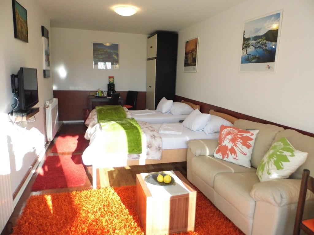 Apartments And Rooms Trsje Zagreb Exterior foto